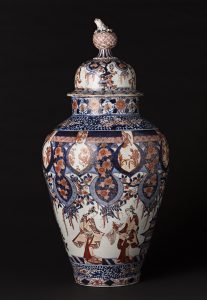Japan in the Royal Family, Lidded vase from the 17th century